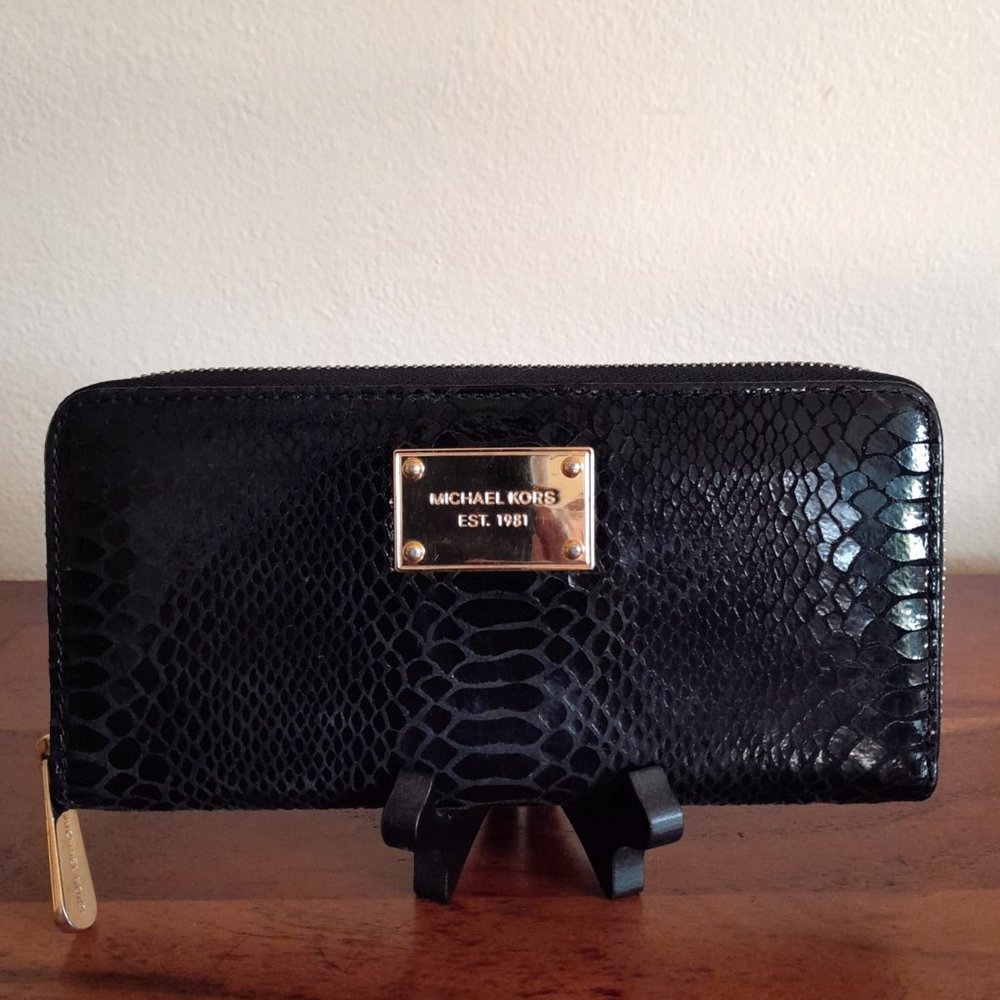 EUC, Michael Kors Black/Gold Reptile Like Leather Long Wallet